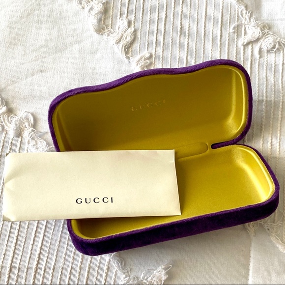 GUCCI PURPLE VELVET LARGE SUNGLASSES HARD CLAM SHELL PROTECTIVE SUN GLASSES CASE - Picture 1 of 3